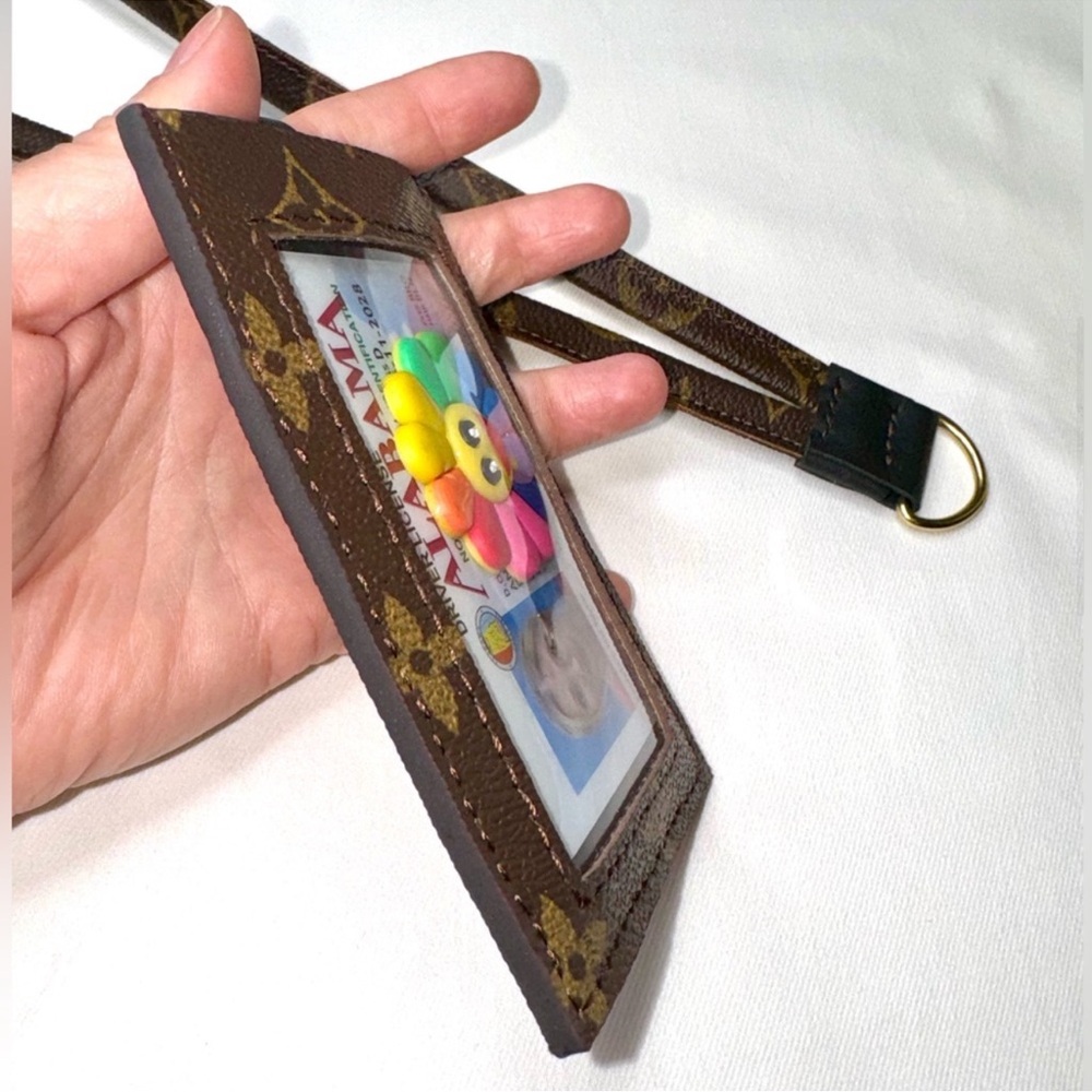 🤎🩷 LV Monogram Custom Lanyard ID Holder handmade - Picture 8 of 13